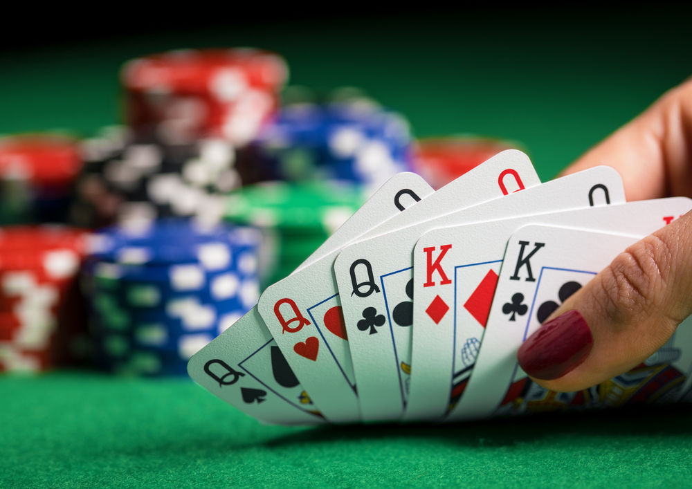 Some basic tips when playing live poker